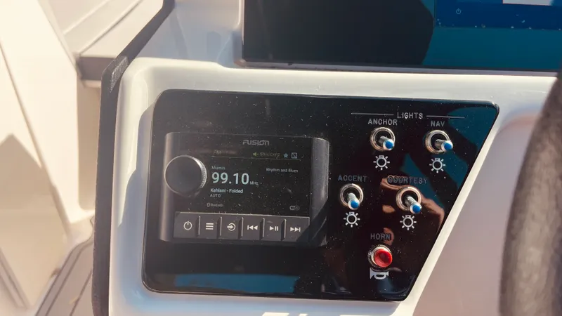 Slide: The Image of Sea Ray 230 SPX OUTBOARD 2023 - 11