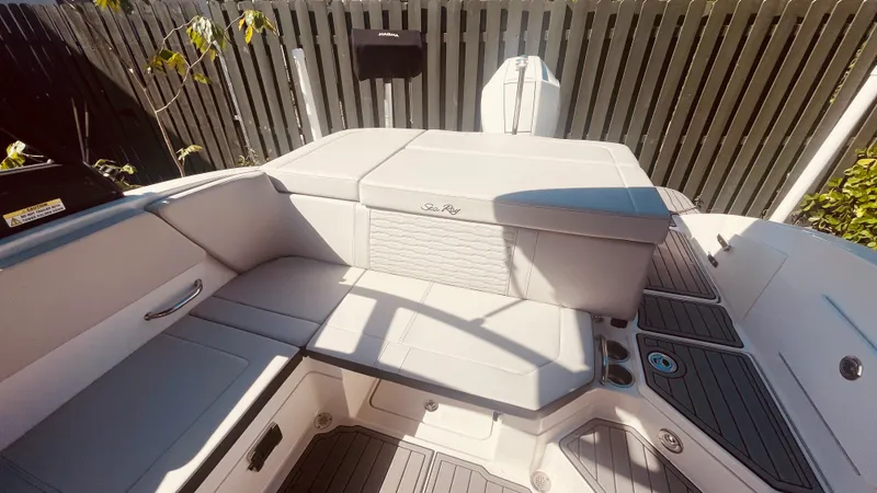 Slide: The Image of Sea Ray 230 SPX OUTBOARD 2023 - 16