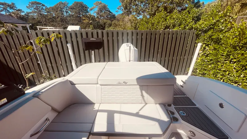 Slide: The Image of Sea Ray 230 SPX OUTBOARD 2023 - 20