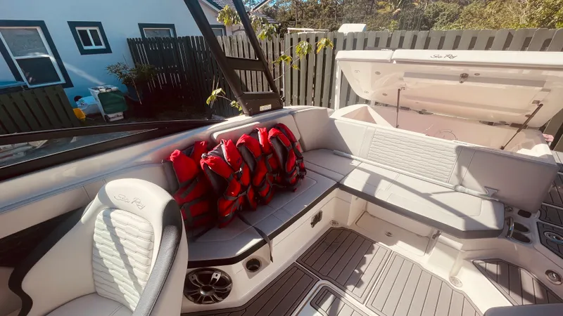 Slide: The Image of Sea Ray 230 SPX OUTBOARD 2023 - 24