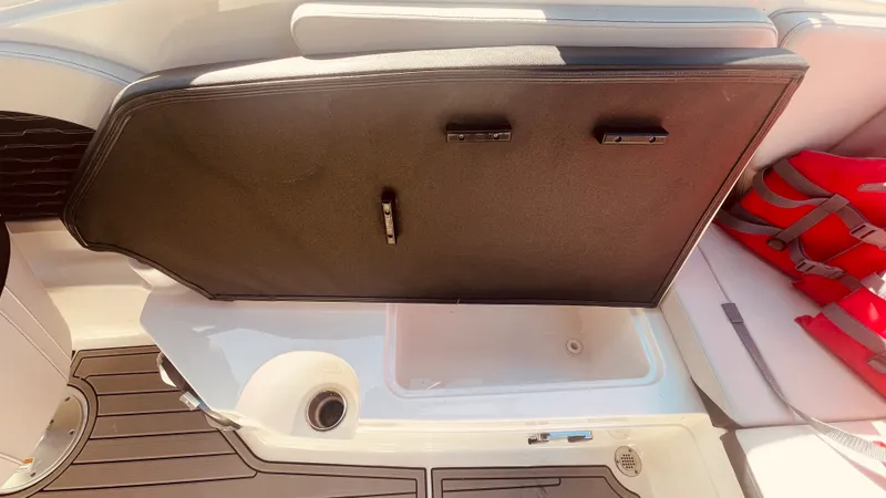 Slide: The Image of Sea Ray 230 SPX OUTBOARD 2023 - 26