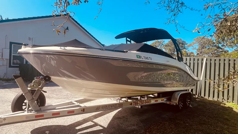 Slide: The Image of Sea Ray 230 SPX OUTBOARD 2023 - 3