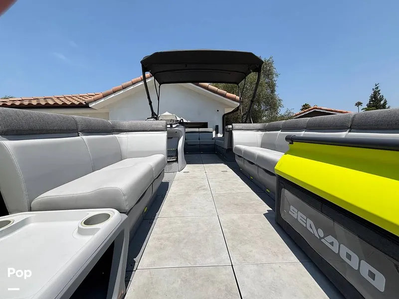 Slide: The Image of Sea-Doo 21 Switch Cruise 2023 - 15750725