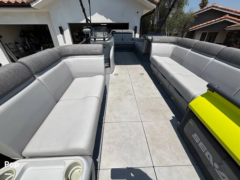 Slide: The Image of Sea-Doo 21 Switch Cruise 2023 - 15750720