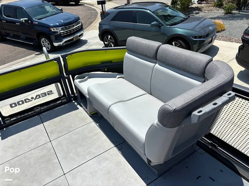 Slide: The Image of Sea-Doo 21 Switch Cruise 2023 - 15750687