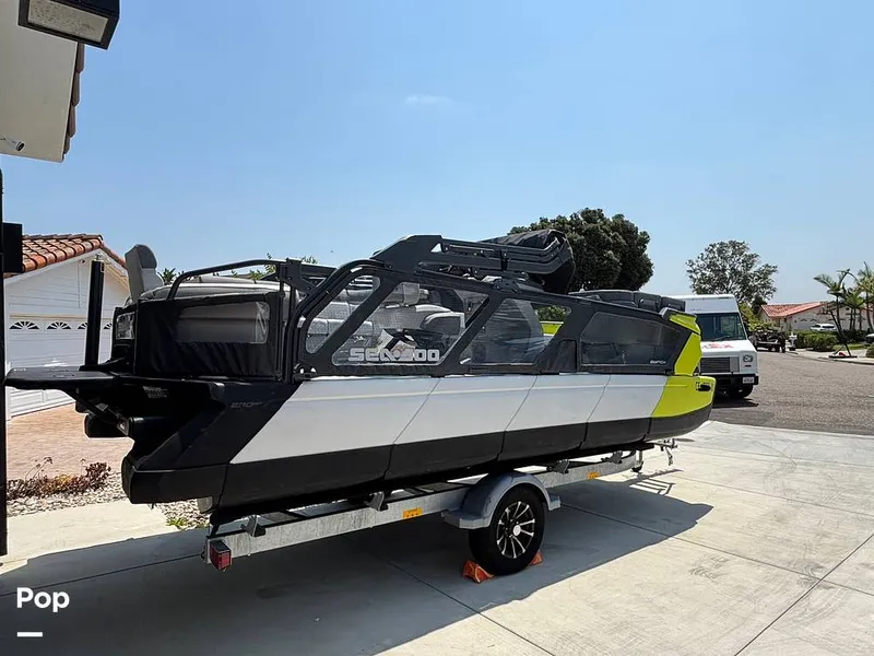 Slide: The Image of Sea-Doo 21 Switch Cruise 2023 - 15750750