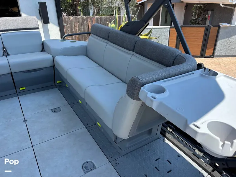 Slide: The Image of Sea-Doo 21 Switch Cruise 2023 - 15750682