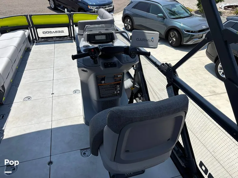 Slide: The Image of Sea-Doo 21 Switch Cruise 2023 - 15750678