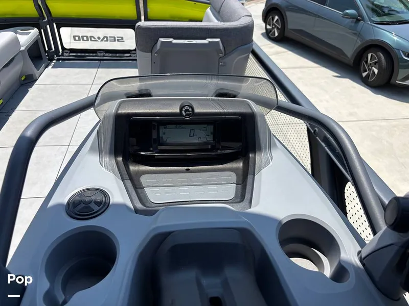 Slide: The Image of Sea-Doo 21 Switch Cruise 2023 - 15750667