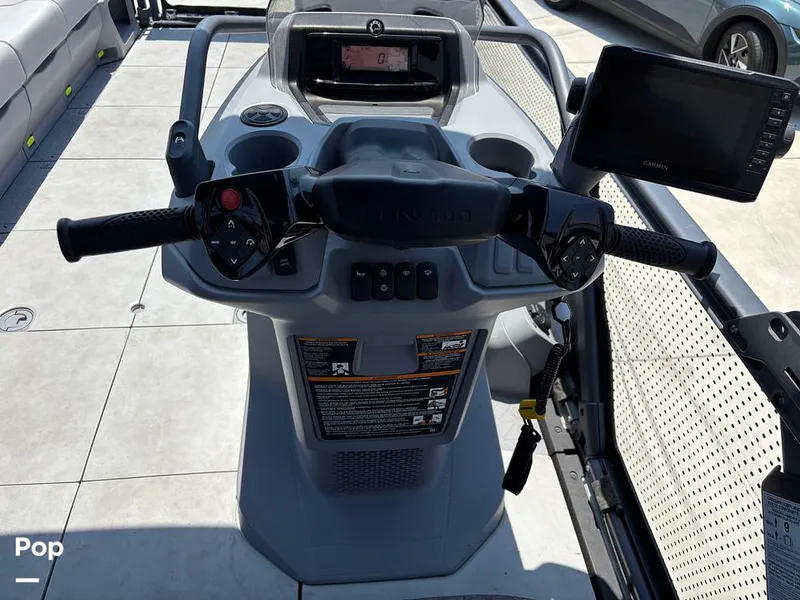 Slide: The Image of Sea-Doo 21 Switch Cruise 2023 - 15750664