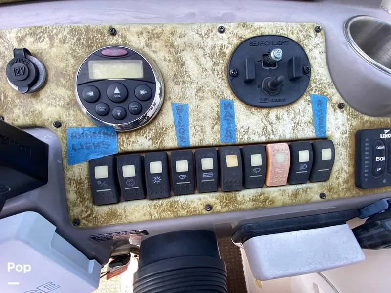 Slide: The Image of Rinker 270 Express 2006 - 15771929