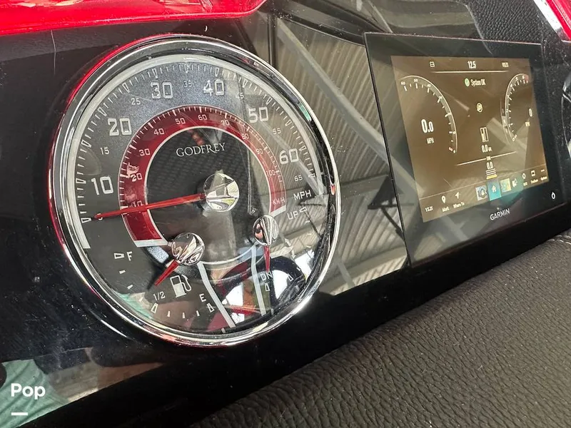 Slide: The Image of Godfrey AquaPatio 255 SBW 2025 - 15824718