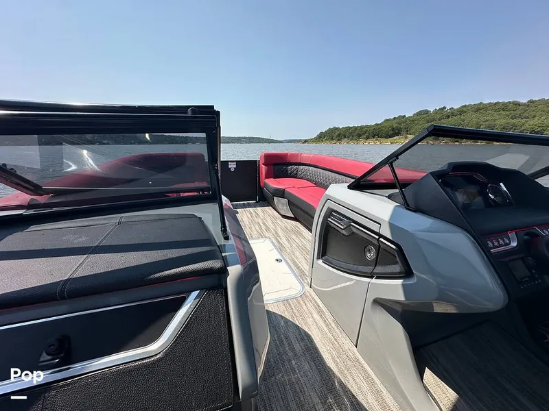 Slide: The Image of Godfrey AquaPatio 255 SBW 2025 - 15824815