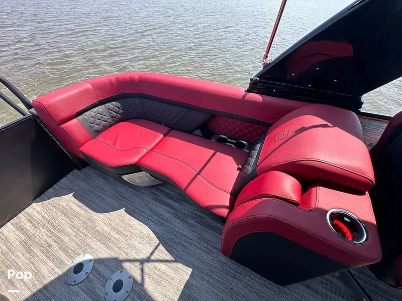 Slide: The Image of Godfrey AquaPatio 255 SBW 2025 - 15824818