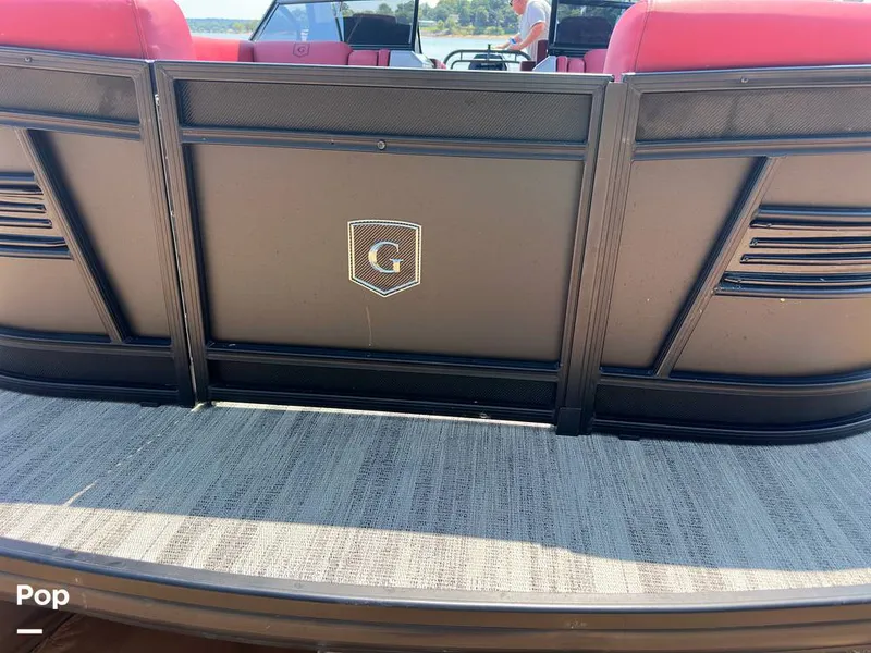 Slide: The Image of Godfrey AquaPatio 255 SBW 2025 - 15824851