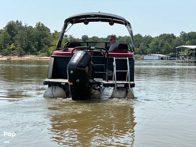 Slide: The Image of Godfrey AquaPatio 255 SBW 2025 - 15824867