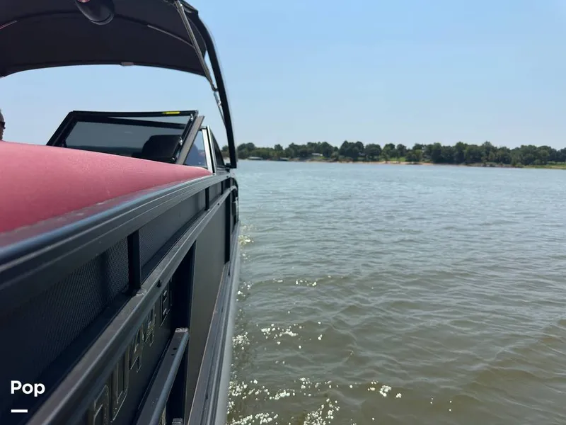 Slide: The Image of Godfrey AquaPatio 255 SBW 2025 - 15824901