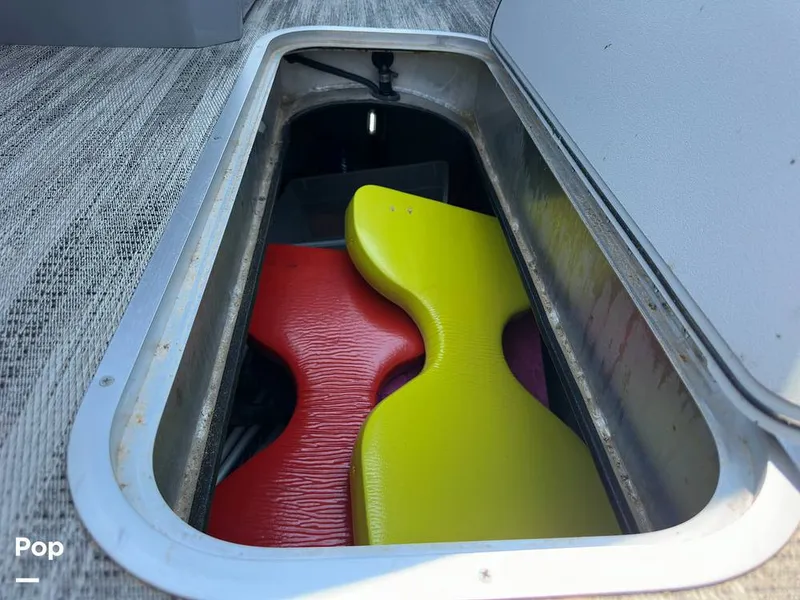 Slide: The Image of Godfrey AquaPatio 255 SBW 2025 - 15824916