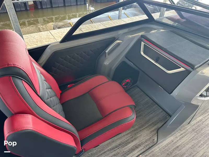 Slide: The Image of Godfrey AquaPatio 255 SBW 2025 - 15824734