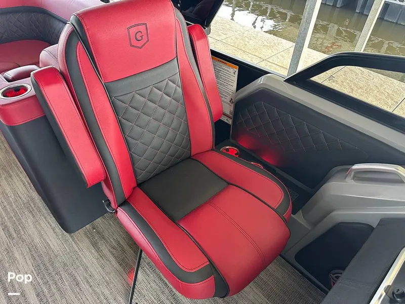 Slide: The Image of Godfrey AquaPatio 255 SBW 2025 - 15824735