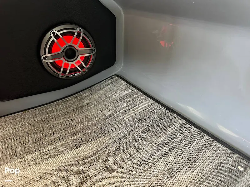 Slide: The Image of Godfrey AquaPatio 255 SBW 2025 - 15824737