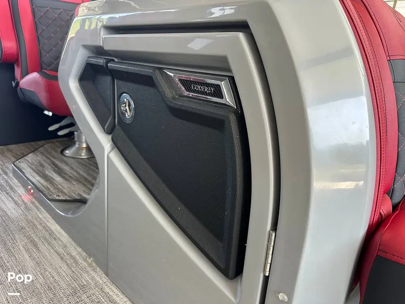 Slide: The Image of Godfrey AquaPatio 255 SBW 2025 - 15824740