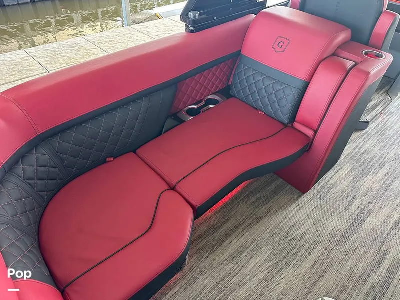 Slide: The Image of Godfrey AquaPatio 255 SBW 2025 - 15824733