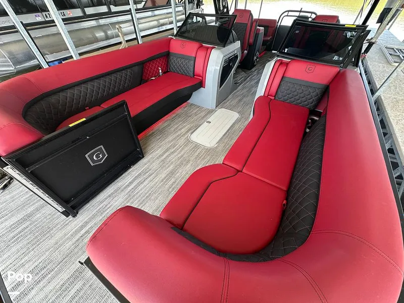 Slide: The Image of Godfrey AquaPatio 255 SBW 2025 - 15824755