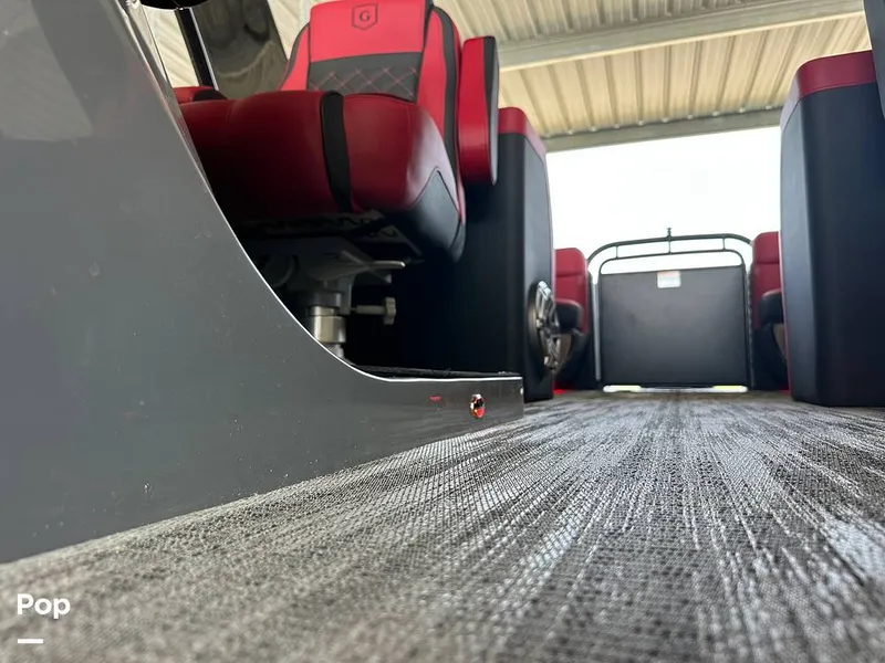 Slide: The Image of Godfrey AquaPatio 255 SBW 2025 - 15824760