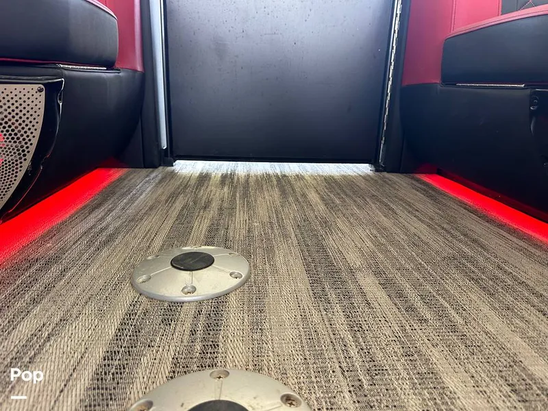 Slide: The Image of Godfrey AquaPatio 255 SBW 2025 - 15824764