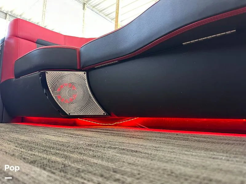 Slide: The Image of Godfrey AquaPatio 255 SBW 2025 - 15824765