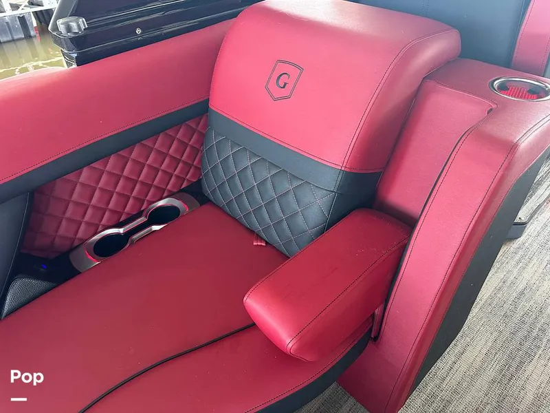 Slide: The Image of Godfrey AquaPatio 255 SBW 2025 - 15824773