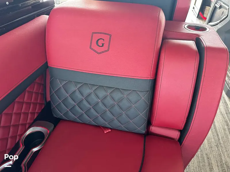 Slide: The Image of Godfrey AquaPatio 255 SBW 2025 - 15824774