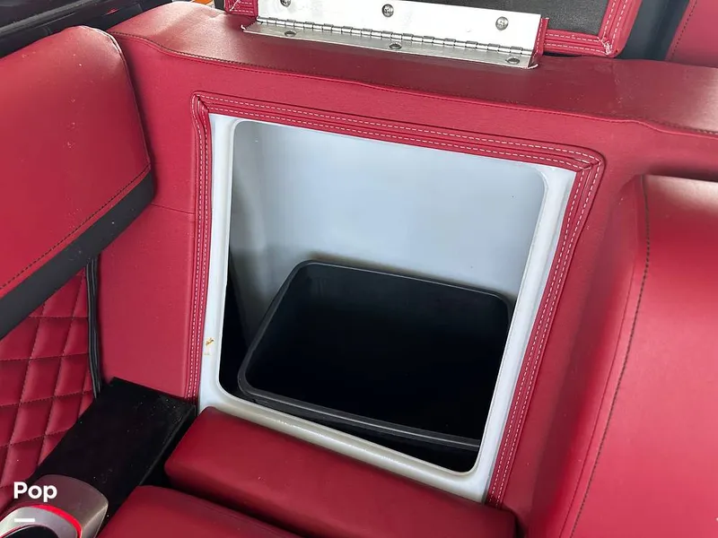 Slide: The Image of Godfrey AquaPatio 255 SBW 2025 - 15824775