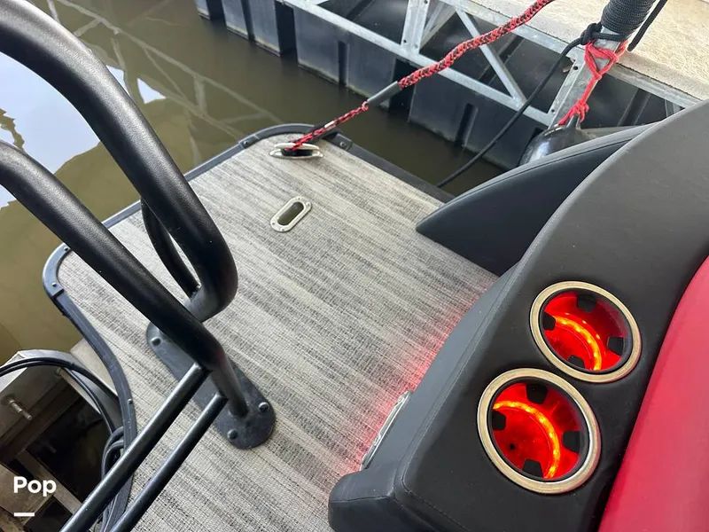 Slide: The Image of Godfrey AquaPatio 255 SBW 2025 - 15824780