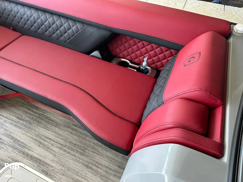 Slide: The Image of Godfrey AquaPatio 255 SBW 2025 - 15824782