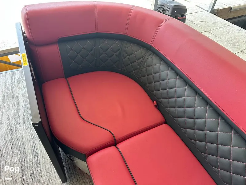 Slide: The Image of Godfrey AquaPatio 255 SBW 2025 - 15824783