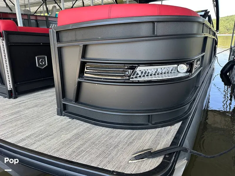 Slide: The Image of Godfrey AquaPatio 255 SBW 2025 - 15824791