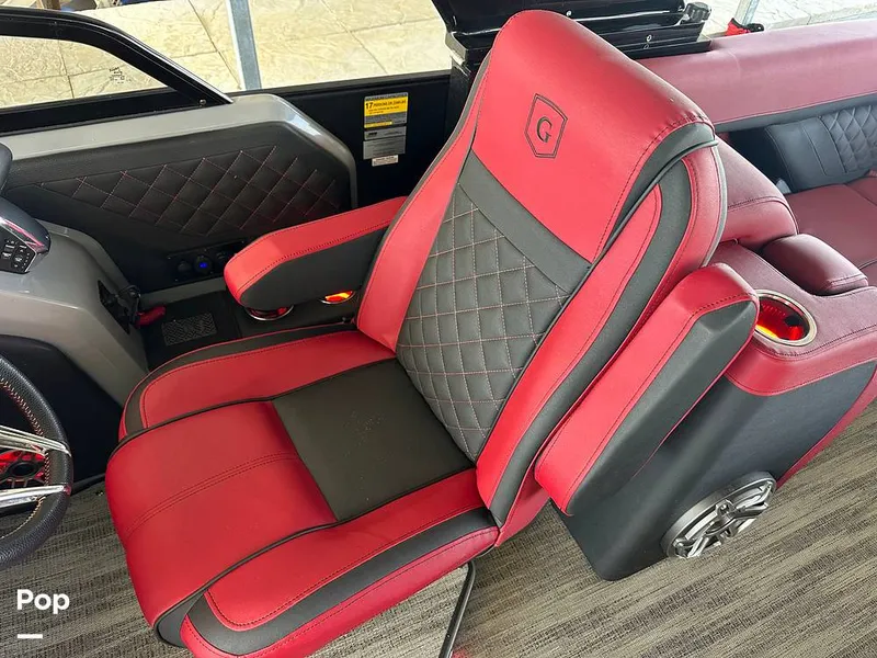 Slide: The Image of Godfrey AquaPatio 255 SBW 2025 - 15824717