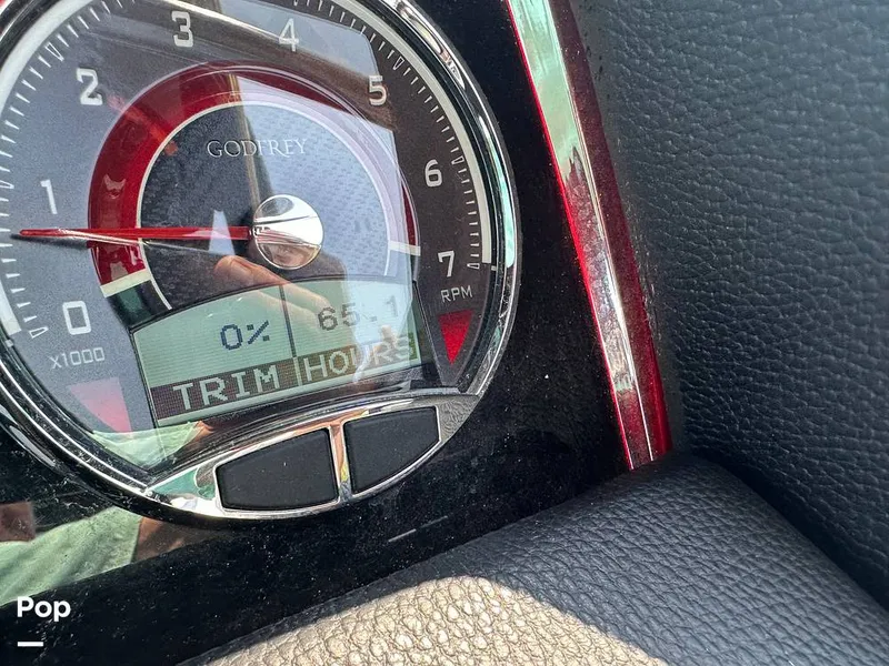 Slide: The Image of Godfrey AquaPatio 255 SBW 2025 - 15824809