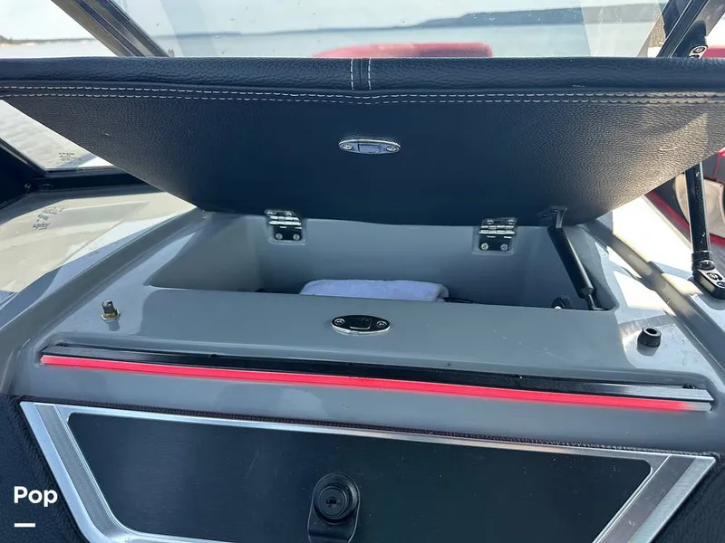 Slide: The Image of Godfrey AquaPatio 255 SBW 2025 - 15824812