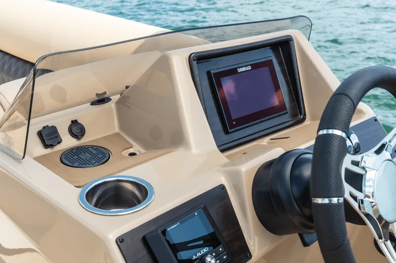 Slide: The Image of Harris Sunliner 250 2026 - 14