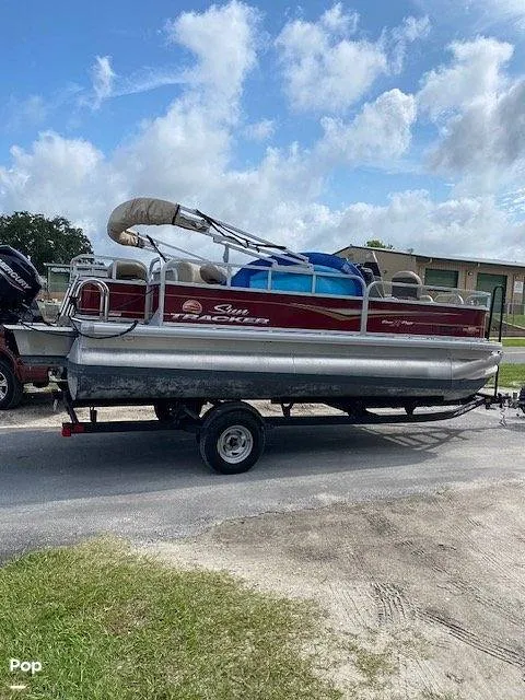 Slide: The Image of Sun Tracker Bass Buggy 18DLX 2023 - 15773741