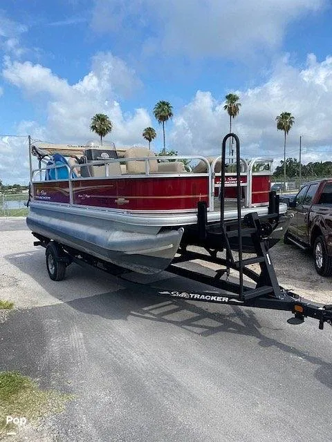 Slide: The Image of Sun Tracker Bass Buggy 18DLX 2023 - 15773742