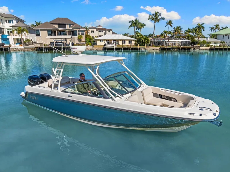 Slide: The Image of Boston Whaler 270 VANTAGE 2015 - 16