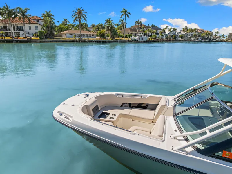 Slide: The Image of Boston Whaler 270 VANTAGE 2015 - 21