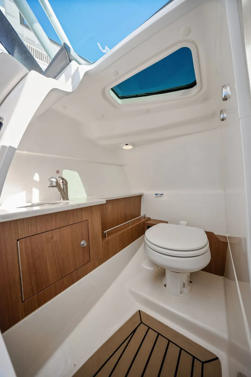 Slide: The Image of Boston Whaler 270 VANTAGE 2015 - 23