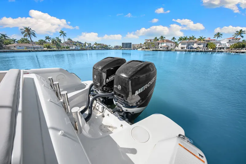 Slide: The Image of Boston Whaler 270 VANTAGE 2015 - 32