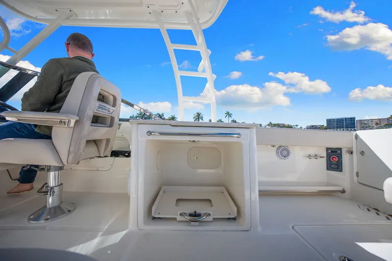 Slide: The Image of Boston Whaler 270 VANTAGE 2015 - 33