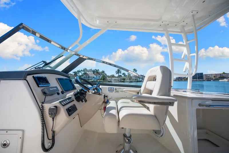 Slide: The Image of Boston Whaler 270 VANTAGE 2015 - 37